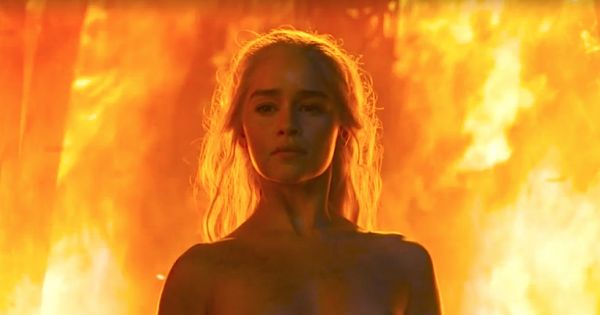 אמיליה קלארק יוצאת נגד הביקורת על סצינות העירום והסקס של חאליסי