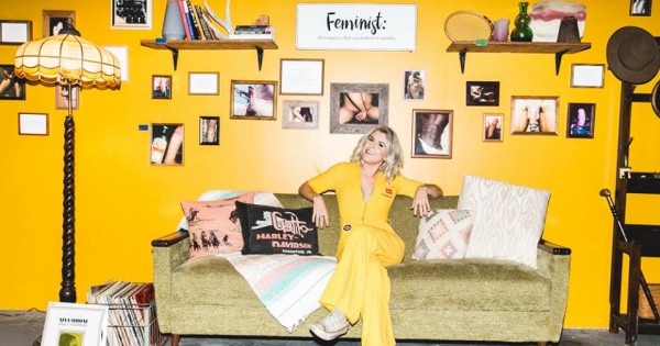 האמנית שהפכה תמונות של אברי מין גבריים לתערוכה