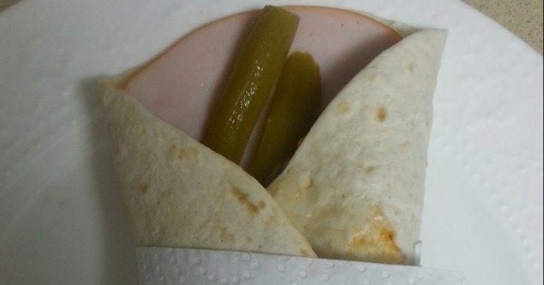 טורטיית פסטרמה פיקנטית ב-2 דקות הכנה