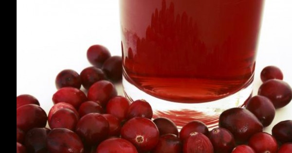 עד כמה יעיל מיץ חמוציות לטיפול בדלקת בדרכי השתן?