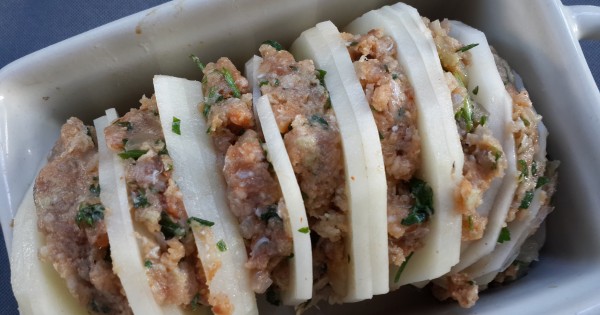 פלחי תפוח אדמה ממולאים בשר