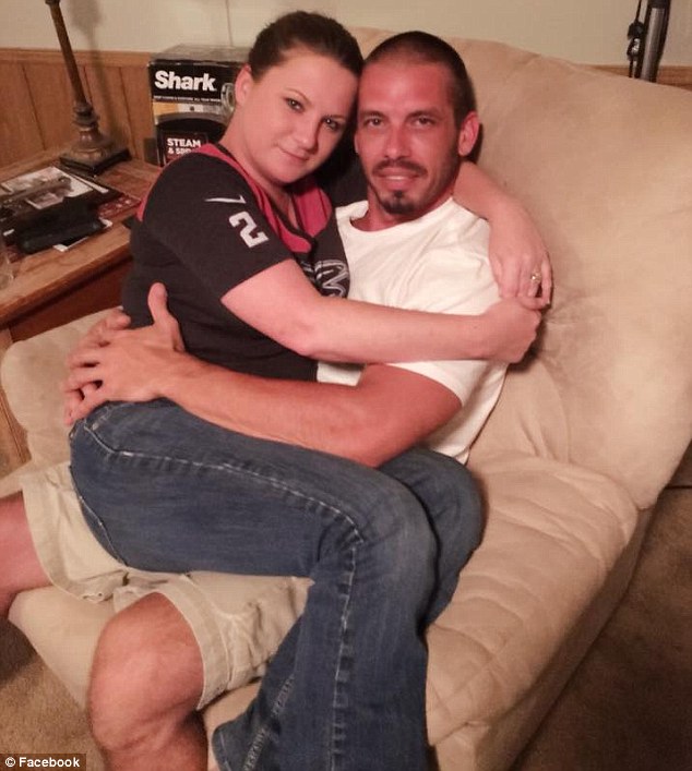 התפטרה מעבודתה על מנת להיניק את בן זוגה