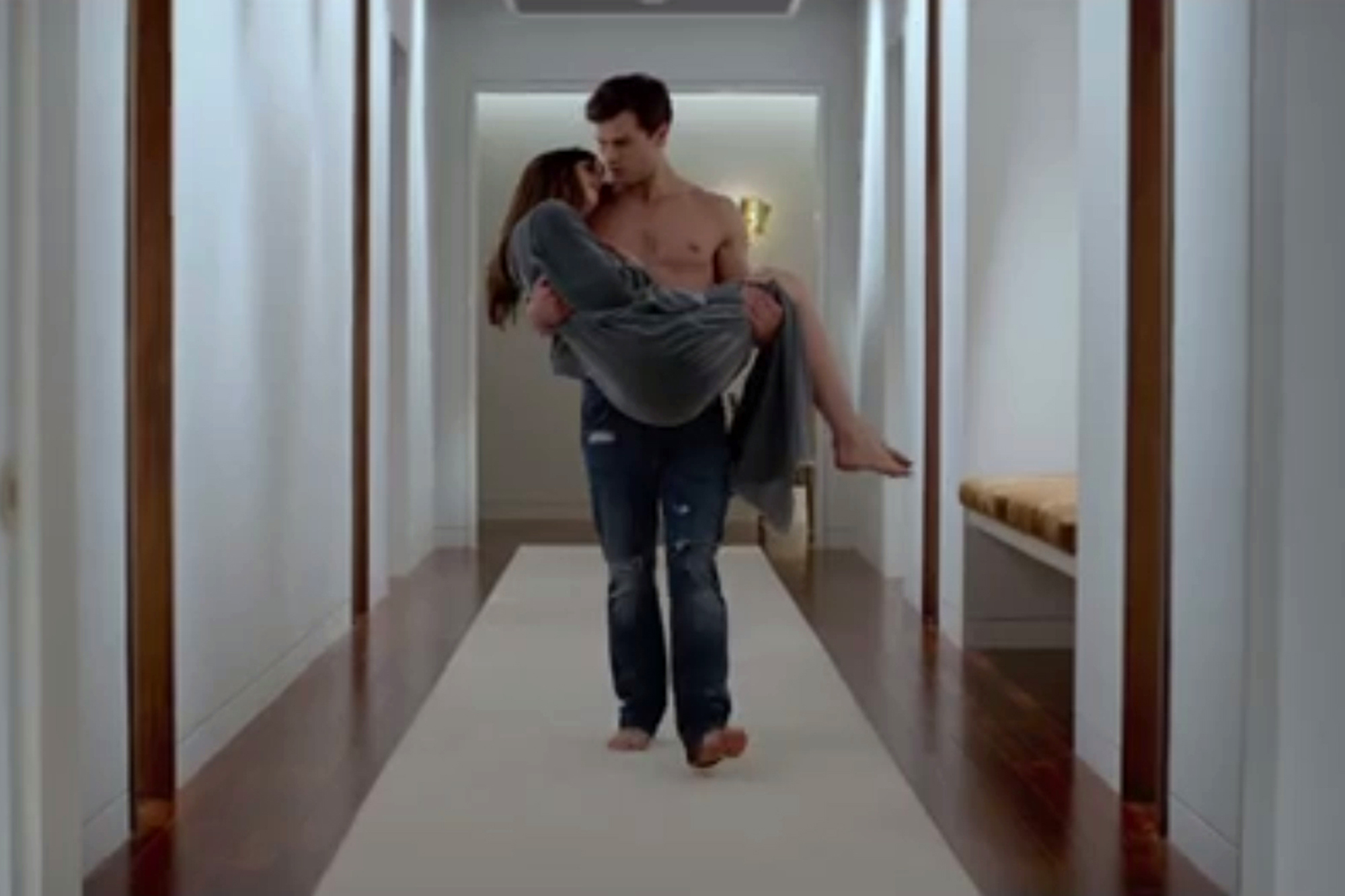 50 גוונים של אפור: מערכת יחסים בין גבר אלים לאישה מוכה