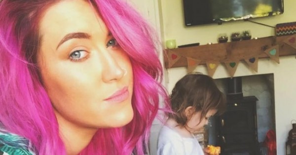 לא נראית כמו אמא? התשובה הקולעת של האמא המקועקעת למשפט המטומטם