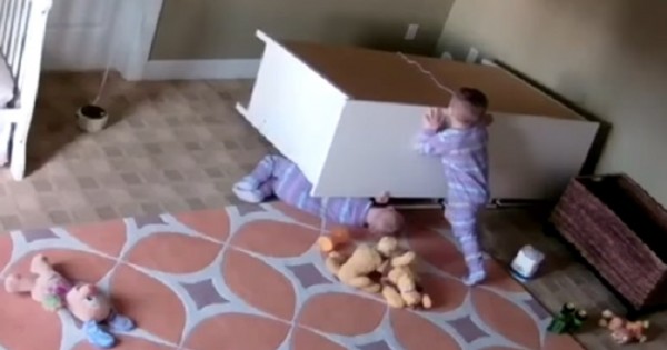 בן השנתיים הציל את חייו של אחיו התאום