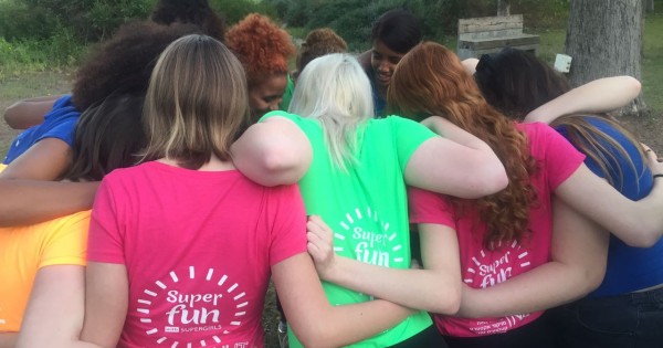 איך הופכים חבורה של נערות מרקע קשה לבעלות מקצוע?