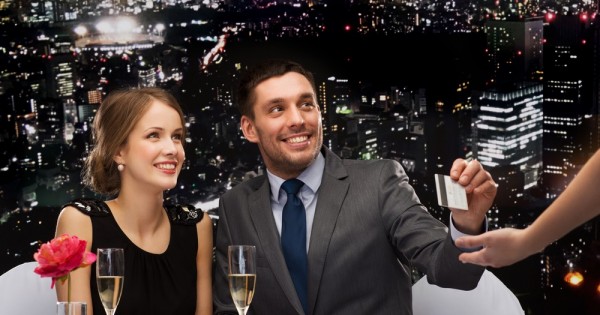 מחקר: אנשים בעמדות כוח נוטים יותר לבגוד