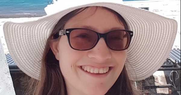 למה להגדיר את עצמך כביסקסואלית אם את במערכת יחסים מונוגמית עם גבר?