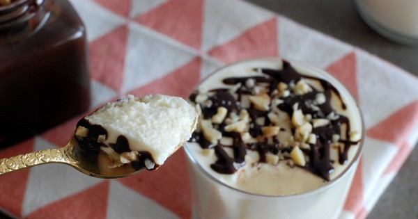 עוגת בוואריה עם רוטב שוקולד