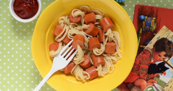 המתכון הכי קלאסי לילדים: נקניקיות עם שפם