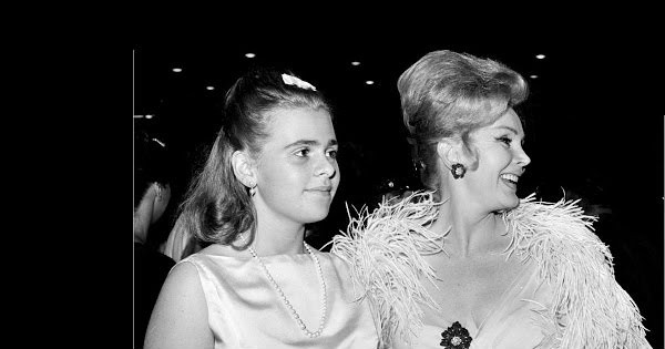 לא פריס: סיפורה של נערת הילטון האחרת