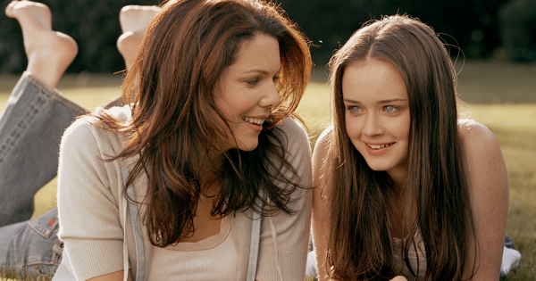 בנות גילמור חוזרות: האם הסדרה שפרצה גבולות בעשור הקודם עדיין רלוונטית?