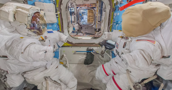 גוגל סטריט מציעה הצצה לתוך תחנת החלל הבינלאומית