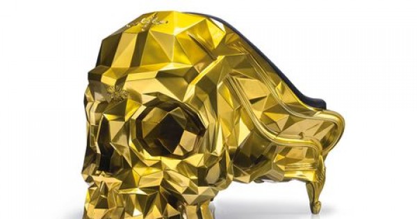 כורסת גולגולת מוזהבת ב-500 אלף דולר