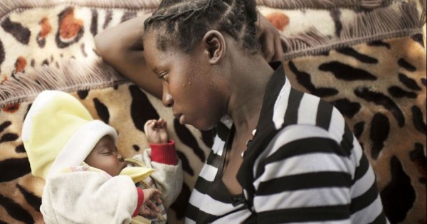 אימהות צעירות חושפות את סיפורי הזוועה: גלריית תמונות