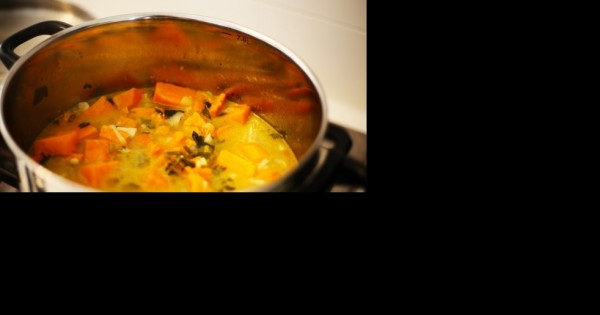 מרק כתום ומפנק משעועית מאש מונבטת וירקות