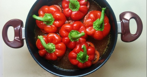מתכון לפלפלים אדומים ממולאים