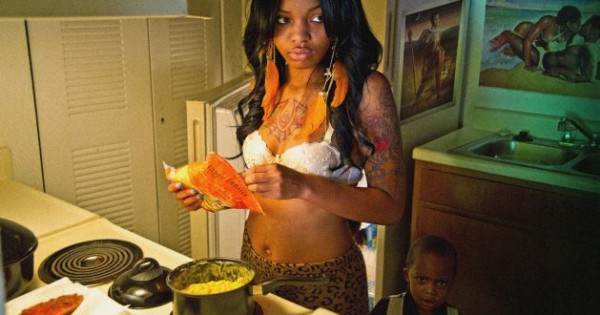 ללא צנזורה: סדרת צילומים של מועדוני חשפנות וסצינת הדאנסהול בג'מייקה