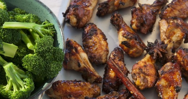 מתכון לכנפי עוף צלויות של אהרוני