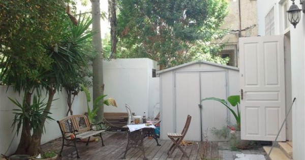 מדירה תל אביבית חשוכה ומוזנחת לפנינה מוארת בלב כרם התימנים