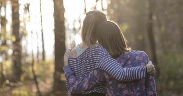 למה גברים נמשכים ללסביות? 3 גברים מסבירים