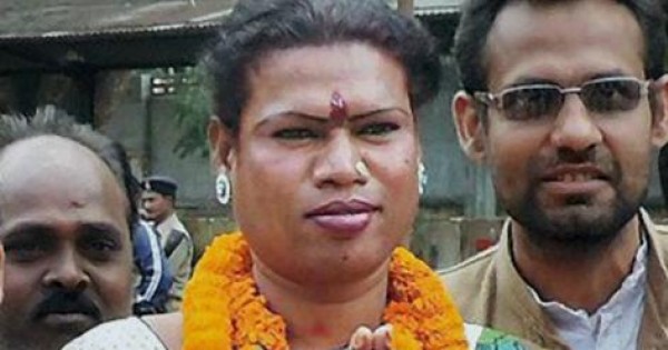 תמונת היום: טרנסג'נדרית נבחרה לראשת עיר בהודו