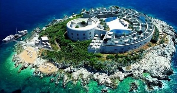 מבצר ששימש בית סוהר הפך לאתר נופש יוקרתי