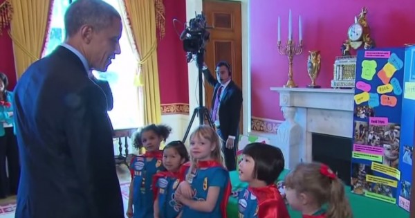 הילדות שהפתיעו את הנשיא אובמה