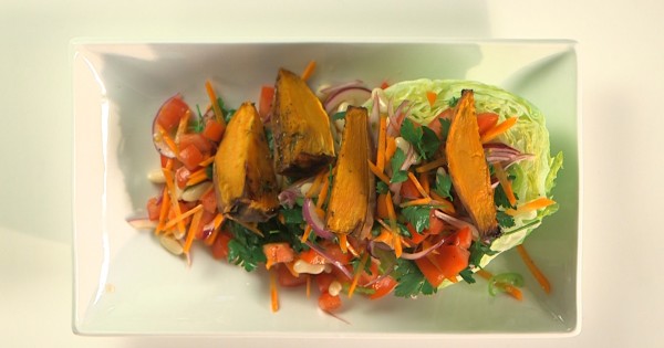 סלט חסה עם עגבניות, פטרוזיליה,בטטה שעועית וגזר