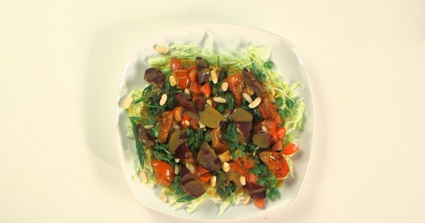 סלט סלק עם שעועית, תרד, בטטה ופשתן