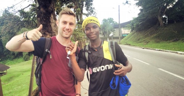 הבלוגר שמבקר בכל מדינות העולם ומרוויח מיליונים