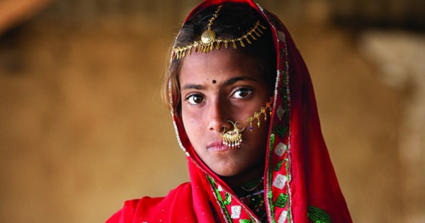 הפנים של האומץ: תצלומי נשים מסביב לעולם