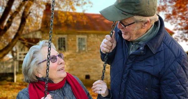 אהבה בגווני זהב: על זוגיות בגיל השלישי