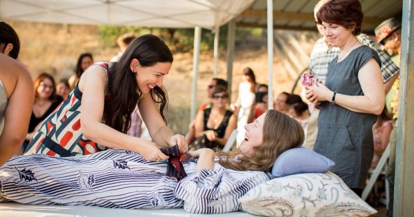 למות בכבוד: חולה סופנית ארגנה מסיבת פרידה לחבריה