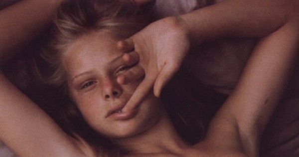 פרשת הפדופיליה שמסעירה את אירופה: הצלם הידוע דיויד המילטון מואשם באונס קטינות