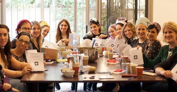 קהילות הנשים חיות ובועטות ולא רק בפייסבוק