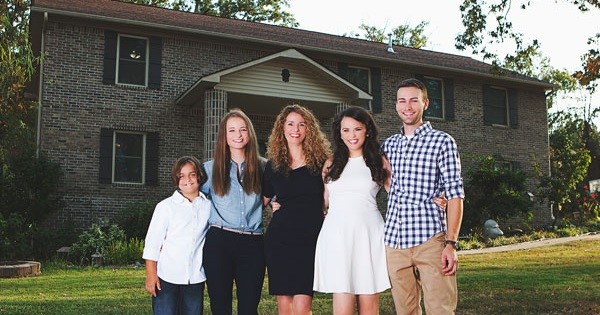 עם אפס תקציב ואפס ניסיון, אמא ל-4 החליטה לבנות בית