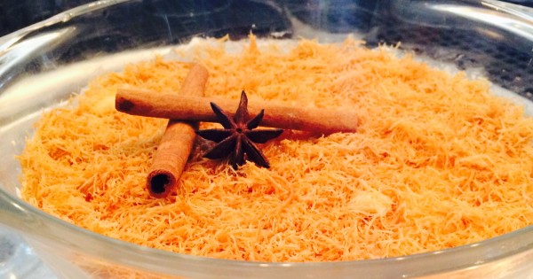 קינוח לשבועות: עוגת גבינה בניחוח מי ורדים