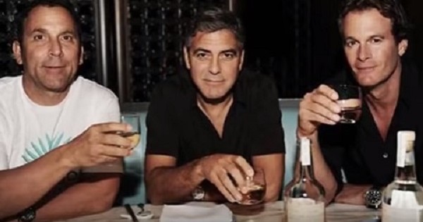 ג'ורג' קלוני מוכר את מותג הטקילה שלו במיליארד דולר