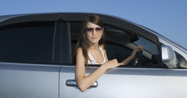 ההגה בידיים שלהן: הנשים החזקות של תעשיית הרכב