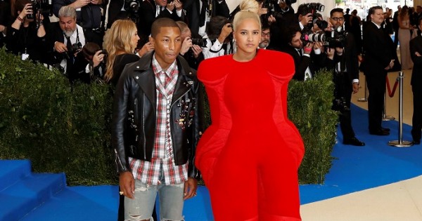 מט גאלה: החליפה המגוחכת שהפכה לבדיחת רשת מסתירה מאחוריה מסר חזק