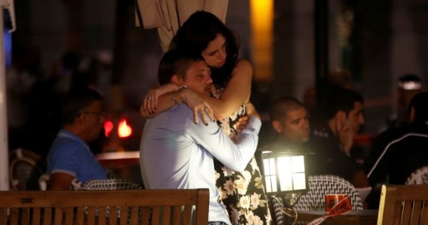 מולי אישה בכתה שנמלטה מפיגוע ירי, וכל מה שיכולתי לחשוב עליו זה גזים