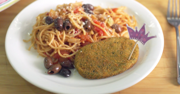 שניצל ברוקולי עם פסטה, קולורבי וזיתים