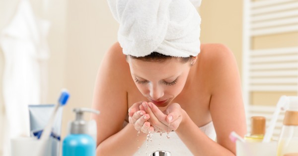 למה בעצם כל כך מסוכן לישון עם איפור?