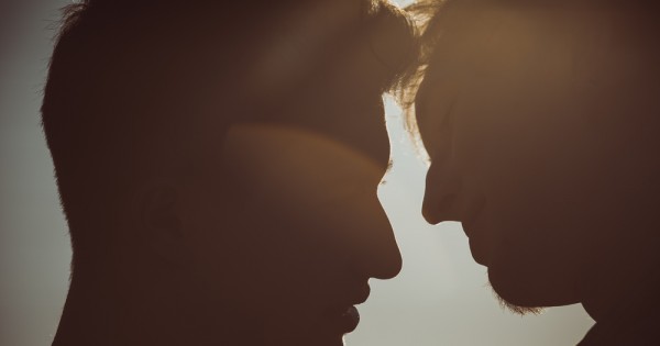 מה אומרים לאישה שכל חייה היו סיפור כיסוי?