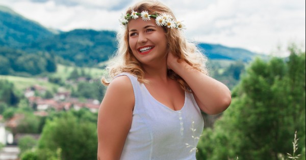 5 שמלות פלאס סייז קלילות ליומיום ולרכישה און ליין