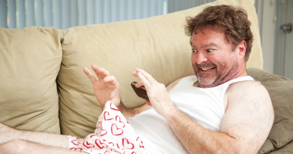 האישה שעושה כסף מדירוג אברי מין גבריים