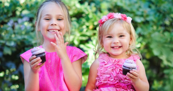 מחקר חדש: אחיות גדולות סובלות יותר מעודף משקל