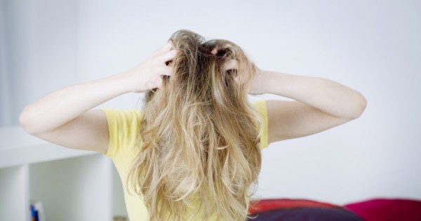 אישה בת 40 עם כינים היא לא אישה מאושרת