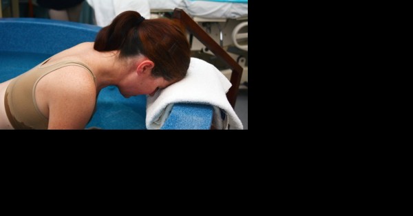 רופאים טוענים: לידה טבעית עלולה להזיק